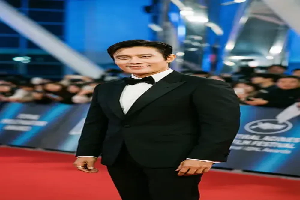 国产自拍合作国际男演员红毯照